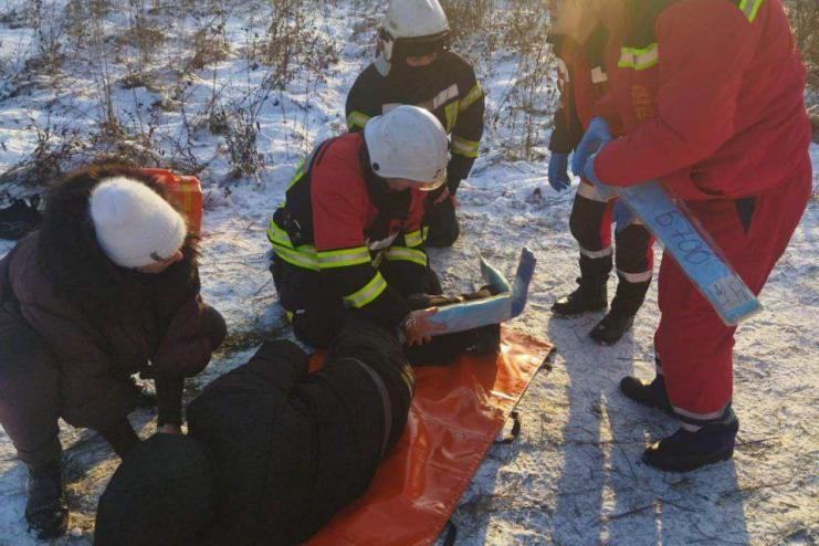 На Одещині рятувальники допомогли 12-річному хлопцю, до якого через сніг не могла доїхати «швидка»