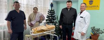 Сергій Парпуланський привітав родину першої новонародженої 2026 року