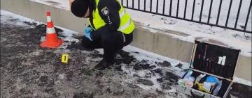 Одеські поліцейські розшукали та затримали чоловіків, які посеред вулиці зі стрільбою викрали 19-річну дівчину