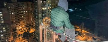 У Чорноморську рятувальники зняли чоловіка з висоти 24-го поверху
