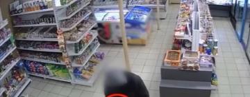 За доказами поліцейських обвинувальний вирок суду отримав житель Одеси, який скоїв розбійний напад на продавчиню крамниці