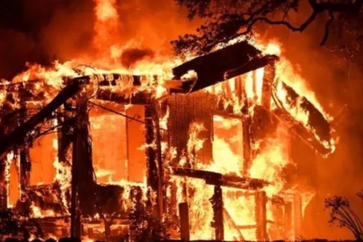 Трагедія в Одесі: під час пожежі в приватному будинку загинули двоє людей