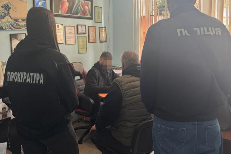 Ексзаступника директора департаменту Одеської міськради судитимуть за закупівлю контейнерів для Сил оборони за завищеними цінами