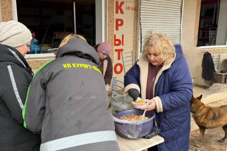 Проміжки між обстрілами: як громада Сергіївки підтримує працівників