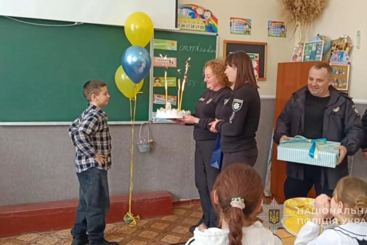 На Болградщині поліцейські привітали сина загиблого колеги Максима Магла