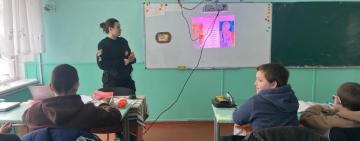 Поліцейські Одещини проводять просвітницькі та профілактичні заходи зі школярами та батьками