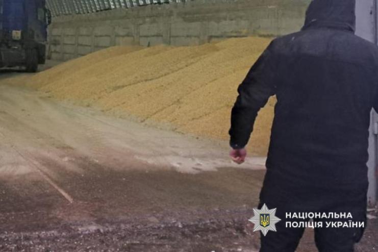 На Одещині судитимуть трьох перевізників за викрадення соєвого шроту на понад 1,6 млн грн