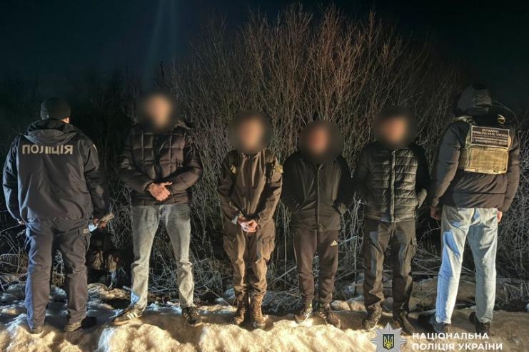 Одесити допомагали військовозобов’язаним покинути Україну: поліція затримала двох молодиків