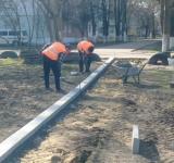 Спільними зусиллями: в Арцизі меценат і міська влада облаштовують тротуарну зону