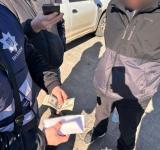 2000 доларів за «безперешкодний» виїзд: жителя Одеси підозрюють у спробі підкупити прикордонника