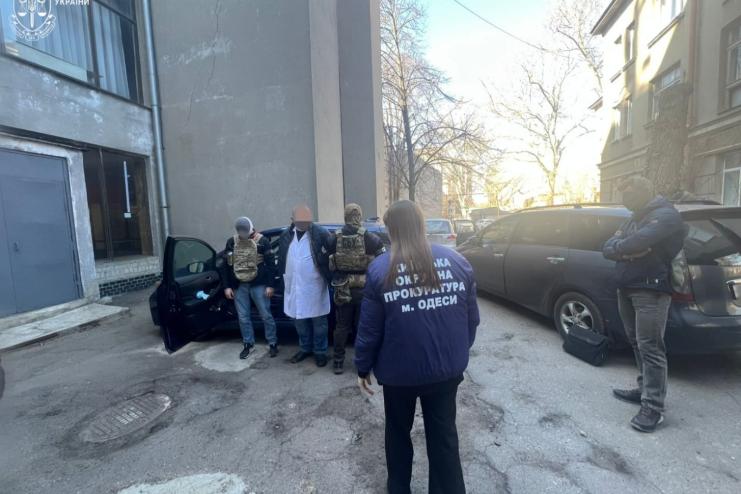 В Одесі лікар-офтальмолог викритий у схемі ухилення від мобілізації