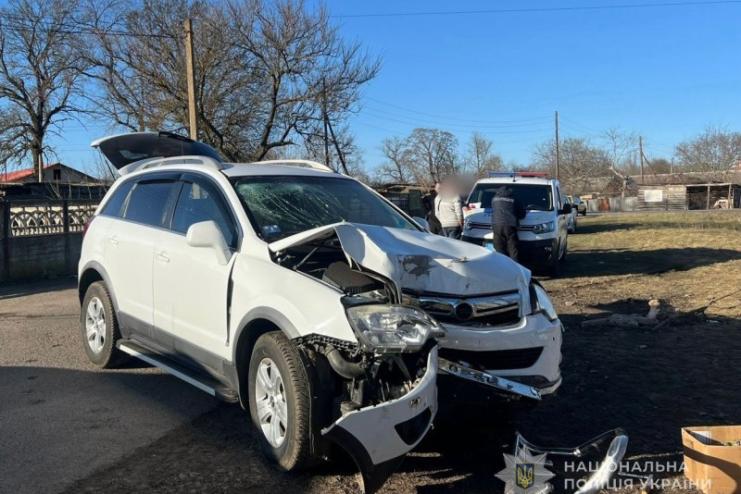 На Одещині п’яний водій врізався у паркан: постраждали дві пасажирки