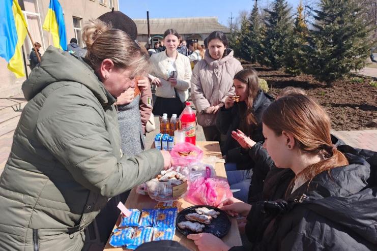 У ліцеї Бессарабської громади під час благодійного ярмарку зібрали понад 28 тисяч гривень для ЗСУ