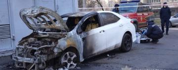 В Одесі молодик на замовлення підпалив автівку: поліція затримала підозрюваного