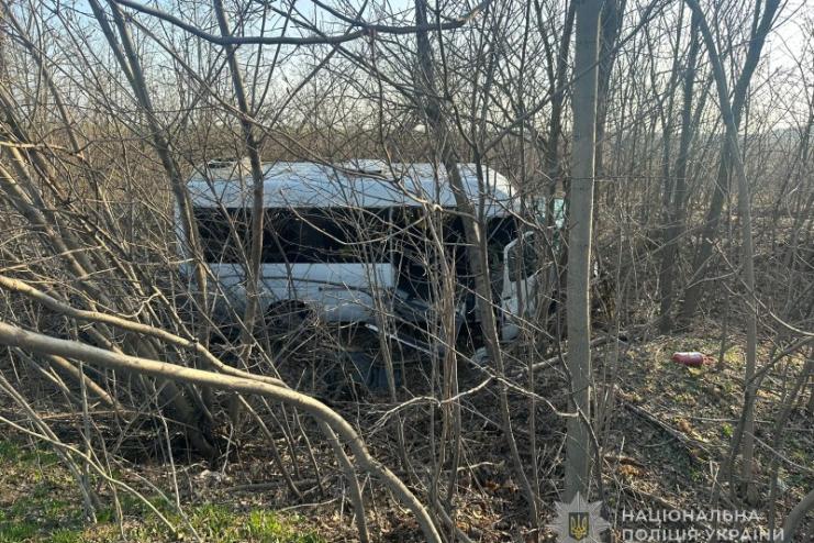 На Одещині автобус з пасажирами злетів у кювет: травмовано 11 людей