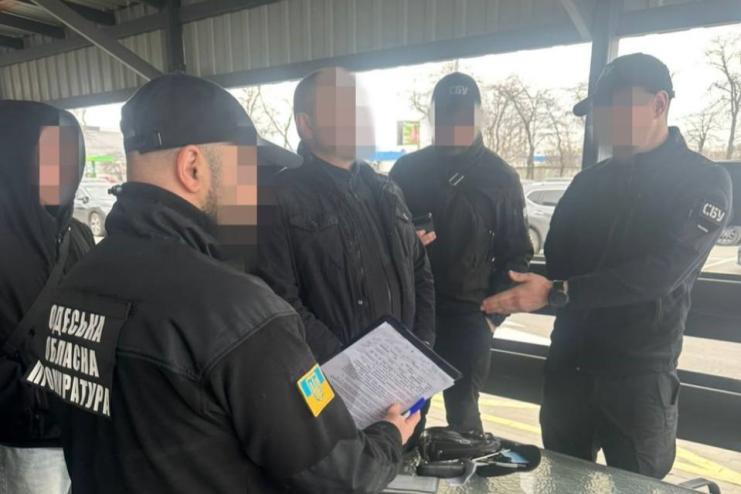 Посадовця Одеської митниці викрили на корупції: встановив «тариф» за безперешкодний контроль