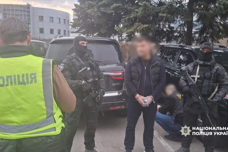 Продавали «бронь» і виїзд за кордон: Нацполіція викрила масштабну схему з участю кримінального авторитета