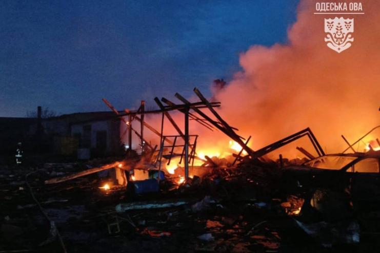 Вночі ворог масовано атакував безпілотниками цивільну та портову інфраструктуру півдня Одещини