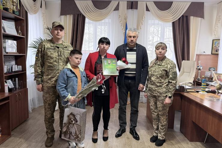 Дружині та сину загиблого прикордонника з Одещини вручили державну нагороду