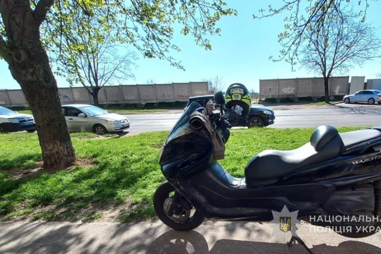 В Одесі припинили «кримінальні гастролі» наркокур’єра на мотоциклі