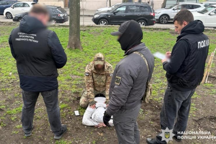 Тисячі доларів за «виїзд»: на Одещині викрили схему незаконного переправлення чоловіків за кордон