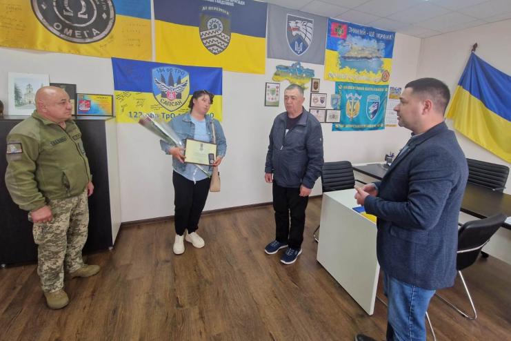 У Болграді родині загиблого захисника вручили державну нагороду