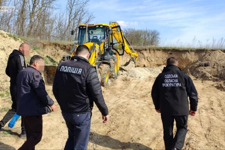 На Одещині викрили незаконний видобуток піску: підозри отримали вісім осіб