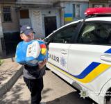 Одеські поліцейські підтримують 9-річного Семена, який втратив маму та дім через ворожу атаку