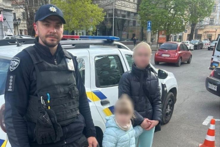 В Одесі патрульні знайшли зниклу дівчинку за лічені години: дитина не постраждала