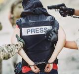 МЗС України закликає росію негайно звільнити українських журналістів із полону