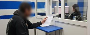 Понад 20 ножових ударів під час застілля: на Одещині судитимуть чоловіка за вбивство односельця