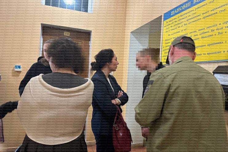 В Одесі суд відправив під варту 17-річного студента через пошкодження поліцейського авто під час конфлікту із затриманням військового