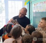Уроки доброти від поліції та зоозахисників: ізмаїльських ліцеїстів вчили турботи про чотирилапих