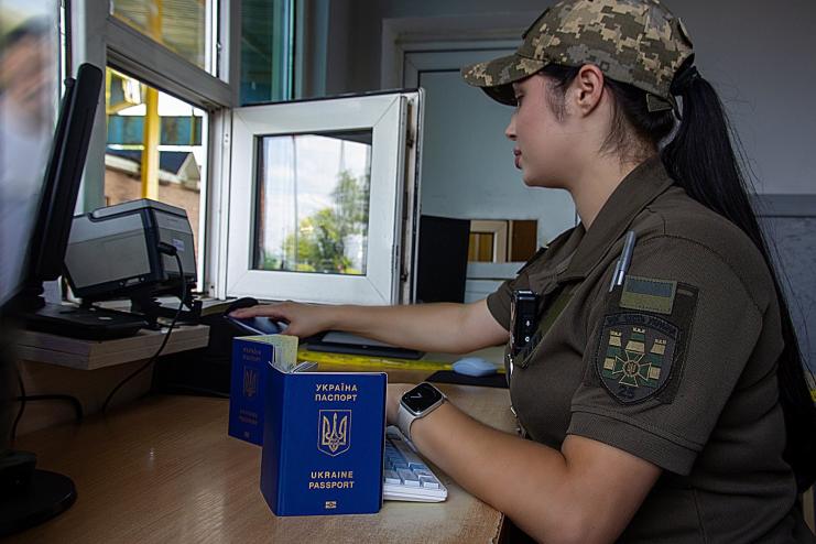 Замість мільйона дітям — $5 тисяч хабаря: на Одещині прикордонники затримали горе-батька з Київщини
