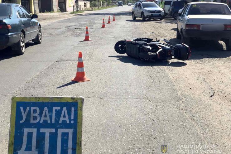 ДТП у Білгороді-Дністровському: через невдалий обгін постраждав мопедист, пошкоджено чотири авто