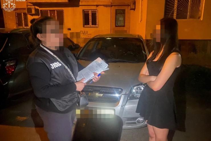В Одесі викрили злочинну організацію, яка через call-центри та ШІ ошукувала іноземців