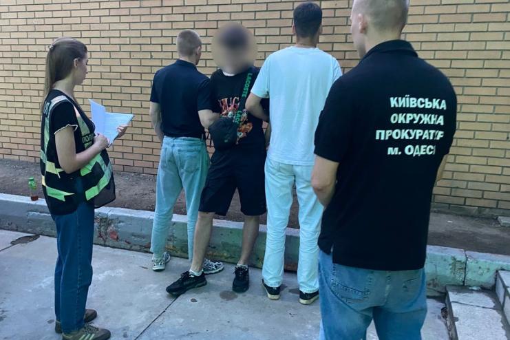«Послуга» за $1400: в Одесі 20-річний юнак обіцяв видалити чоловіка з бази розшуку ТЦК