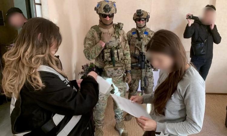 Поліцейські викрили масштабну схему сексуальної експлуатації жінок: перед судом постануть 9 учасників злочинної організації 
