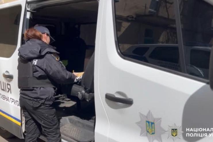 Вісім з половиною років позбавлення волі та конфіскація майна: в Одесі засуджено чоловіка за розбій на літню жінку