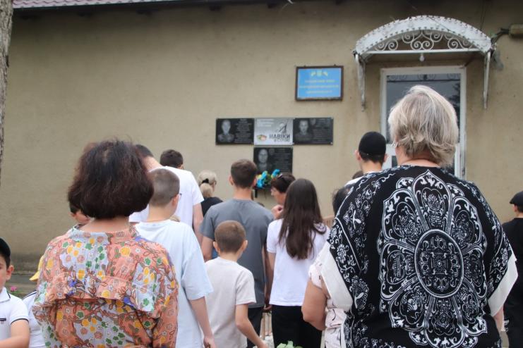 У Табаківському ліцеї відкрили меморіальну дошку на честь прикордонника Віктора Сакали
