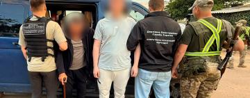 На Одещині прикордонники виявили чоловіка у схованці під підлогою мікроавтобуса