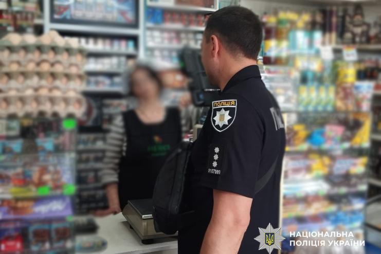 Алкоголь та тютюн під забороною: поліцейські Одещини перевіряють торговельні заклади у місцях відпочинку