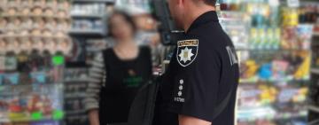 Алкоголь та тютюн під забороною: поліцейські Одещини перевіряють торговельні заклади у місцях відпочинку