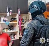 Мешканка Одещини організувала масштабний наркосиндикат: щомісячний прибуток лабораторії сягав 80 млн грн