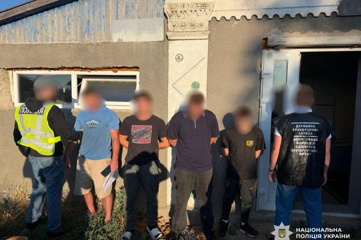 Спецоперація «Джентльмени» на Одещині: правоохоронці вилучили десятки кілограмів наркотиків та тисячі кущів конопель і маку