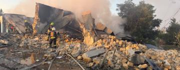 Ворог атакував Одещину: у передмісті згоріло СТО, в Одесі вже 10 постраждалих і двоє загиблих