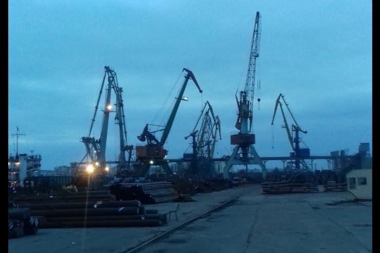 Загинули двоє людей: рф вдарила по порту в Миколаєві 