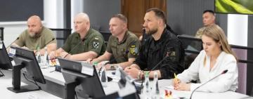 Україна робить ставку на технології та чекає на продовження сильної підтримки від США — Євгеній Хмара