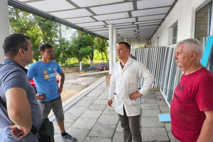 У Татарбунарах завершили заміну вікон у лікарні та будинку культури після ворожої атаки