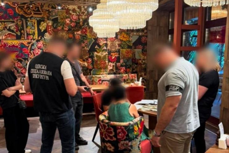 Інвалідність за 11 тисяч доларів: в Одесі на хабарі затримали працівницю ТЦК